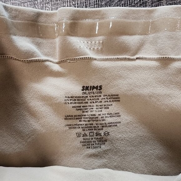 SKIMS "Seamless Sculpt" high-waisted Brief - Picture 3 of 4